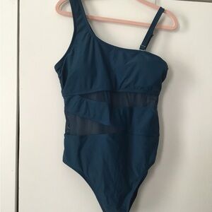 Cupshe women 1 piece bathing suit.